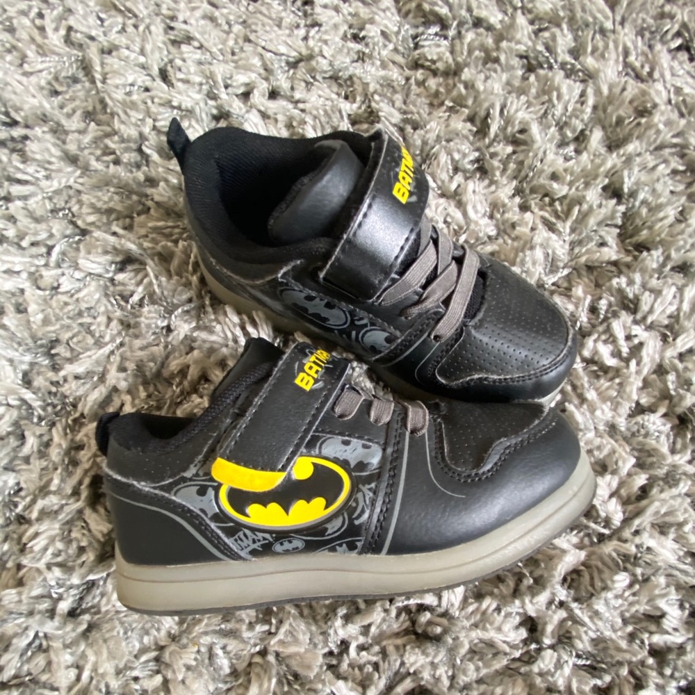 Toddler boys Batman light up sneakers sz11